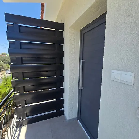 Emily's One Bedroom Flat Апартаменты