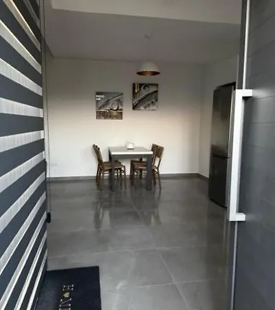 Emily's One Bedroom Flat Пафос