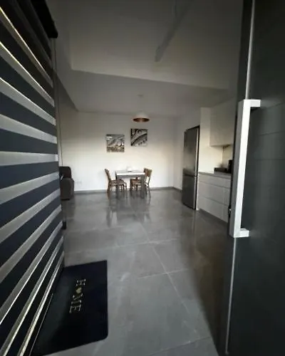 Emily's One Bedroom Flat アパート パ フォス