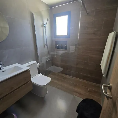 Emily's One Bedroom Flat 아파트 파포스